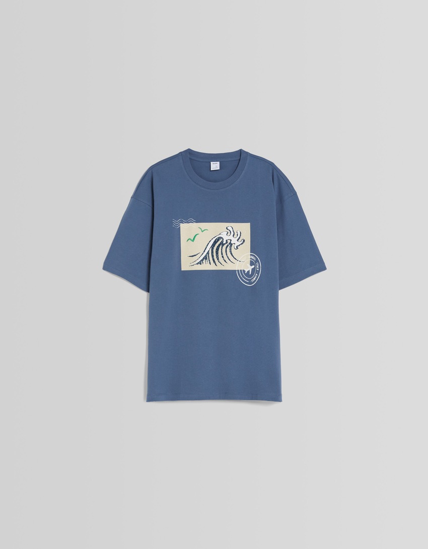 Camiseta de manga curta com estampa e modelagem quadrada