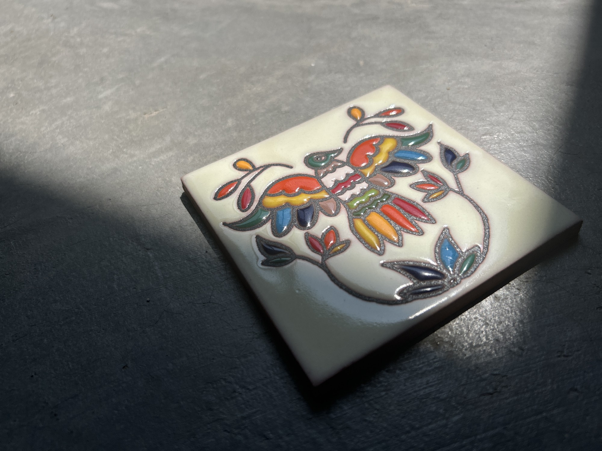 Reliefkachel 'Vogel', weiß-multicolor, H 10 cm, B 10 cm von fischer's lagerhaus