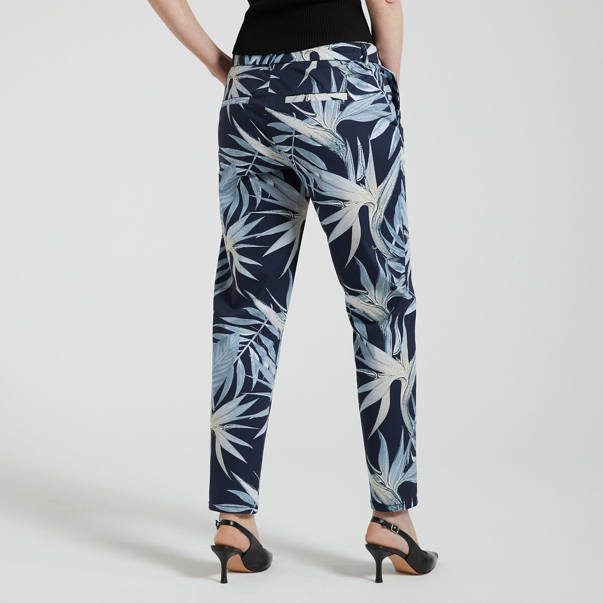 SOMENTE<br>Calças chino estampadas