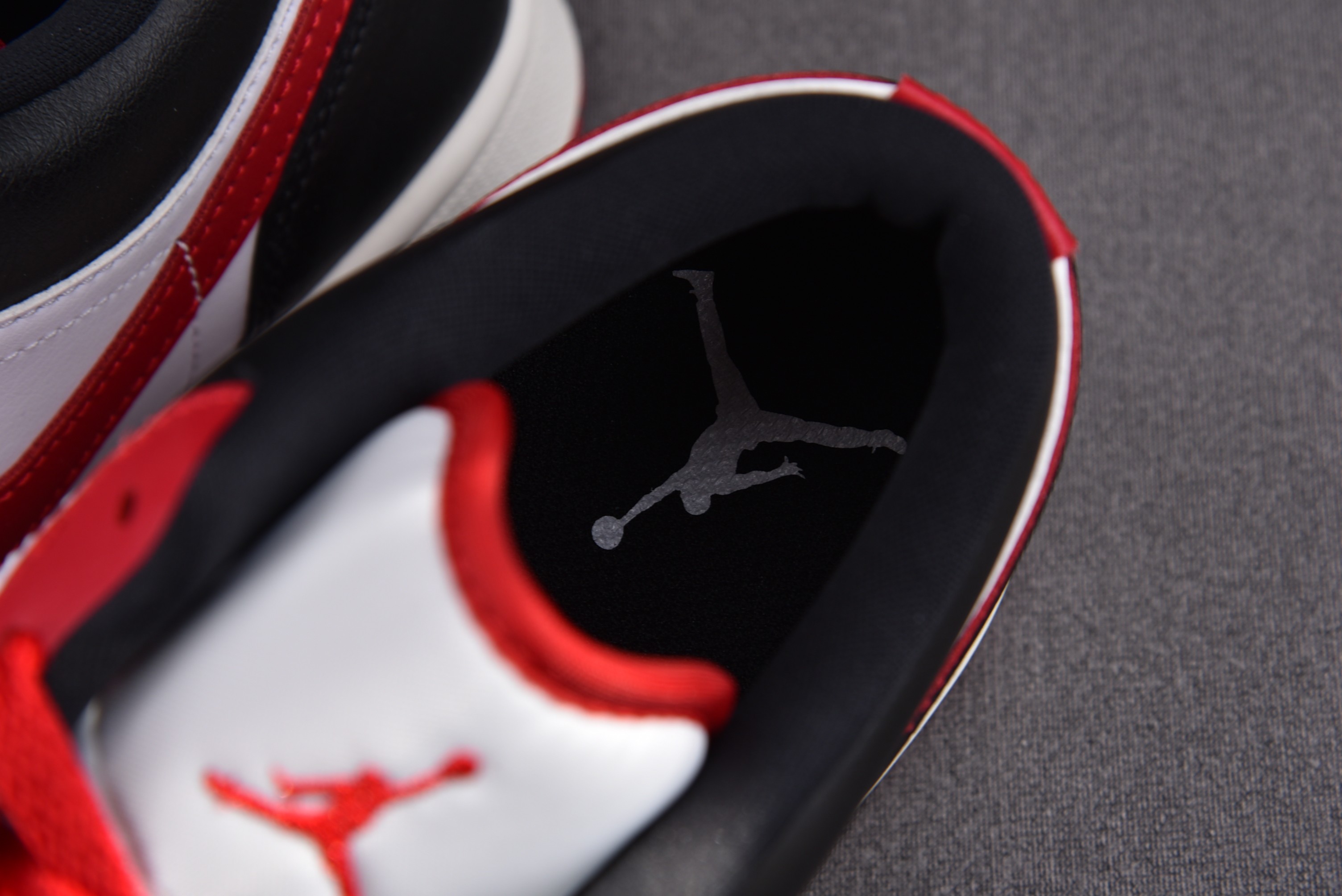Jordan 1 Low Reverse Black Toe (Women Size!!)