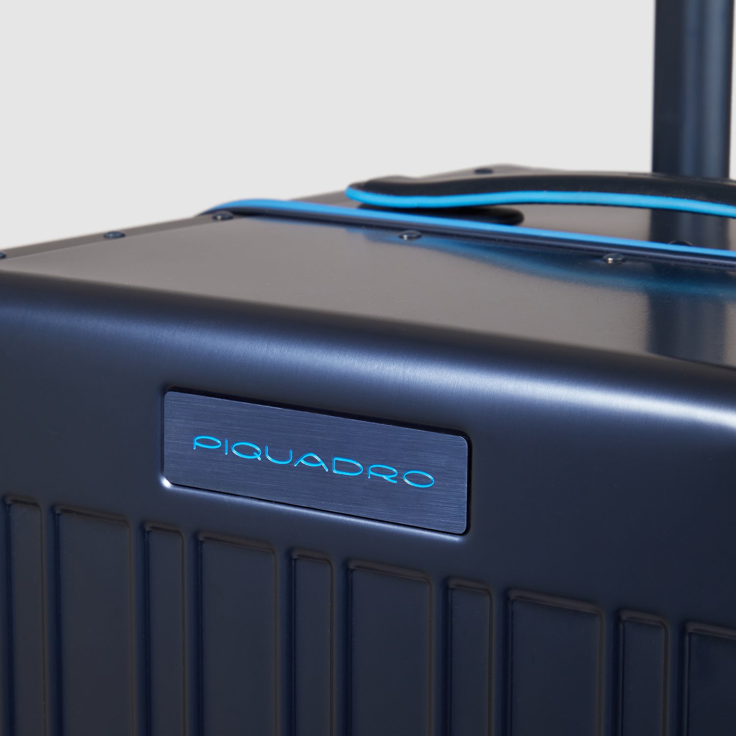 Piquadro ALU-B2 Medium Trolley 69 blue