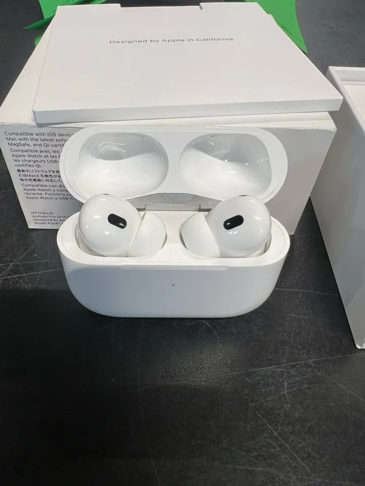 [OUTLET] - Apple | AirPods Pro - 2. Generation (2023) - Trådløse øretelefoner med mik. - aktiv støjdæmpning - hvid | Magsafe Charging Case (USB-C)