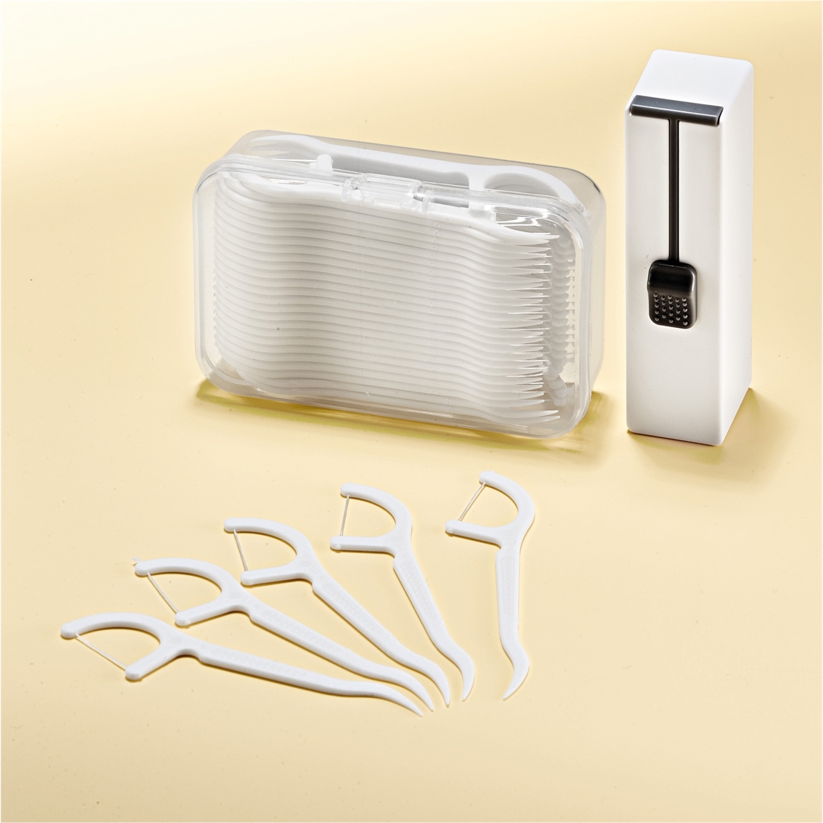 Boite cure-dents et fil dentaire