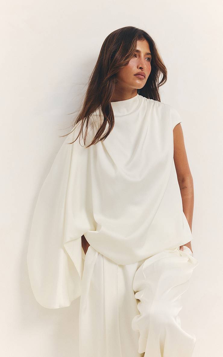 Crème Haut Drapé Asymétrique À Une Manche En Satin Ensemble Coordonné