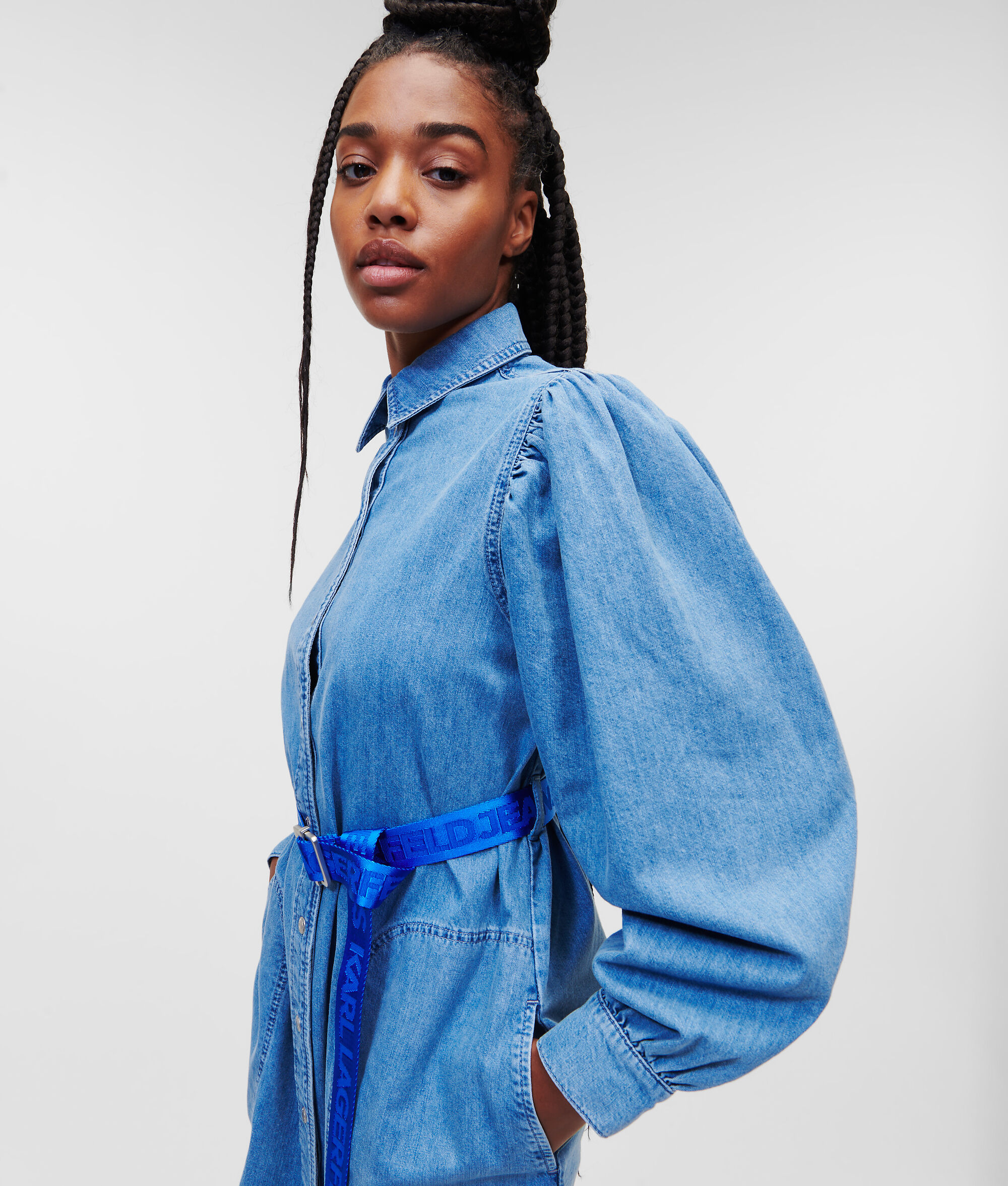 ROBE EN DENIM À MANCHES BOUFFANTES KLJ