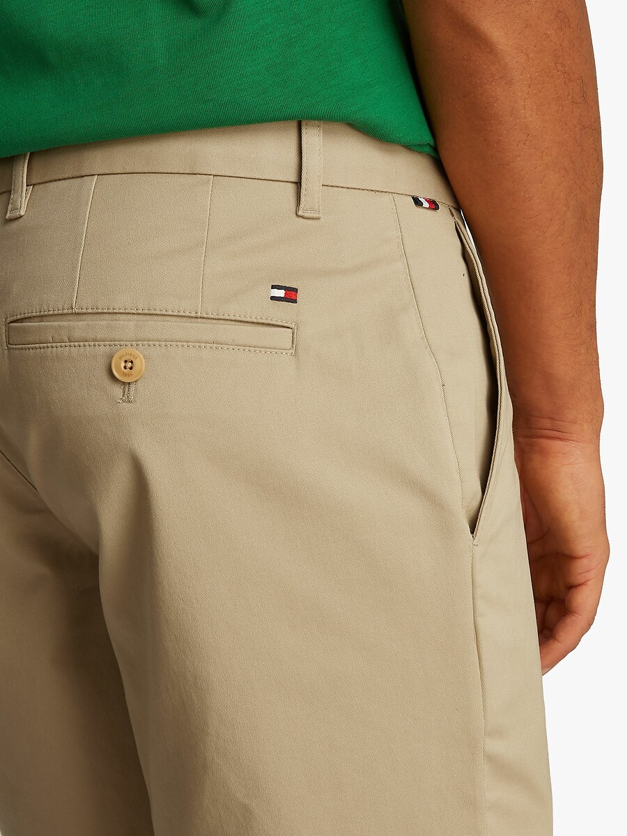 TOMMY HILFIGER<br>Curta Brooklyn 1985