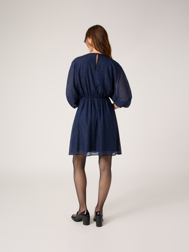 Robe courte à manches longues