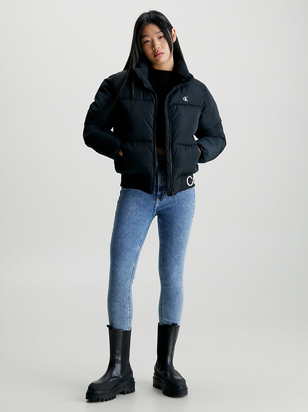 Calça jeans super skinny de cintura alta até o tornozelo