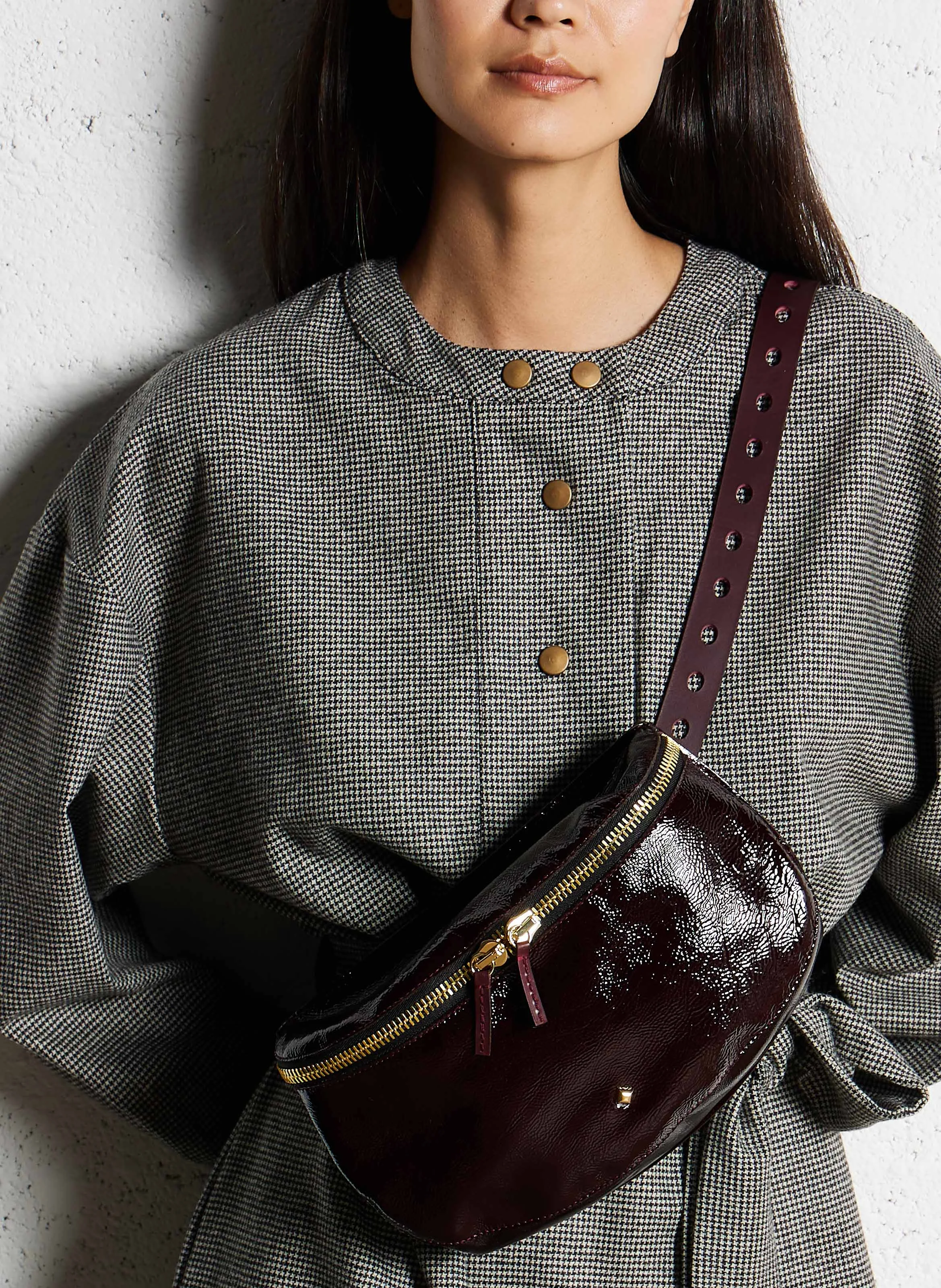 LA GRANDE LILI CRISPY - Sac banane en cuir | Rouge