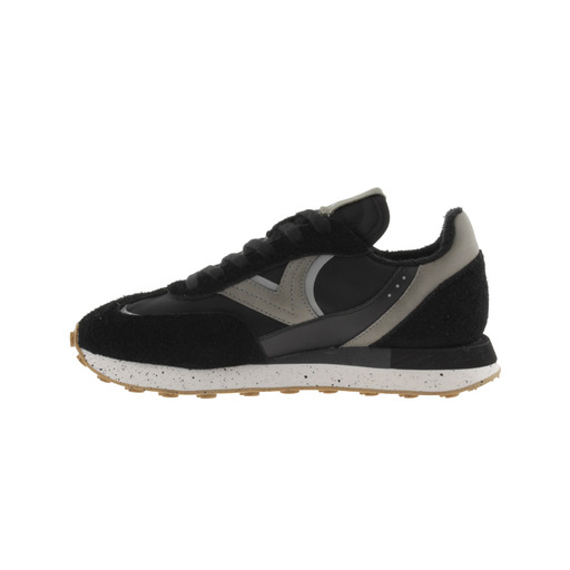 Tênis Victoria Galaxy de nylon em combinação com peças em tons semelhantes.