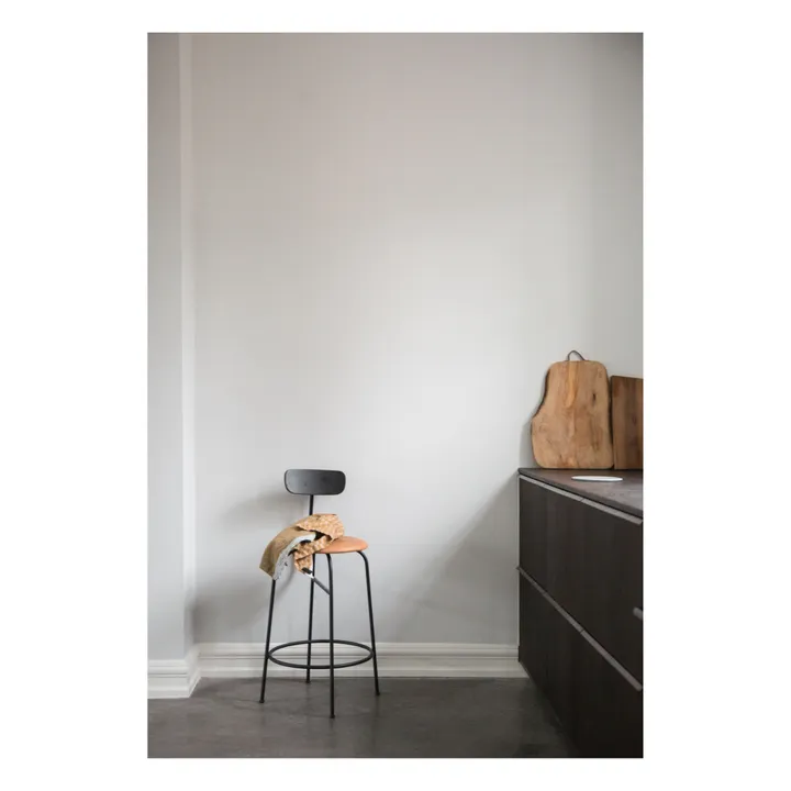 Audo Copenhagen Tabouret de bar Afteroom, piètement noir | Cognac