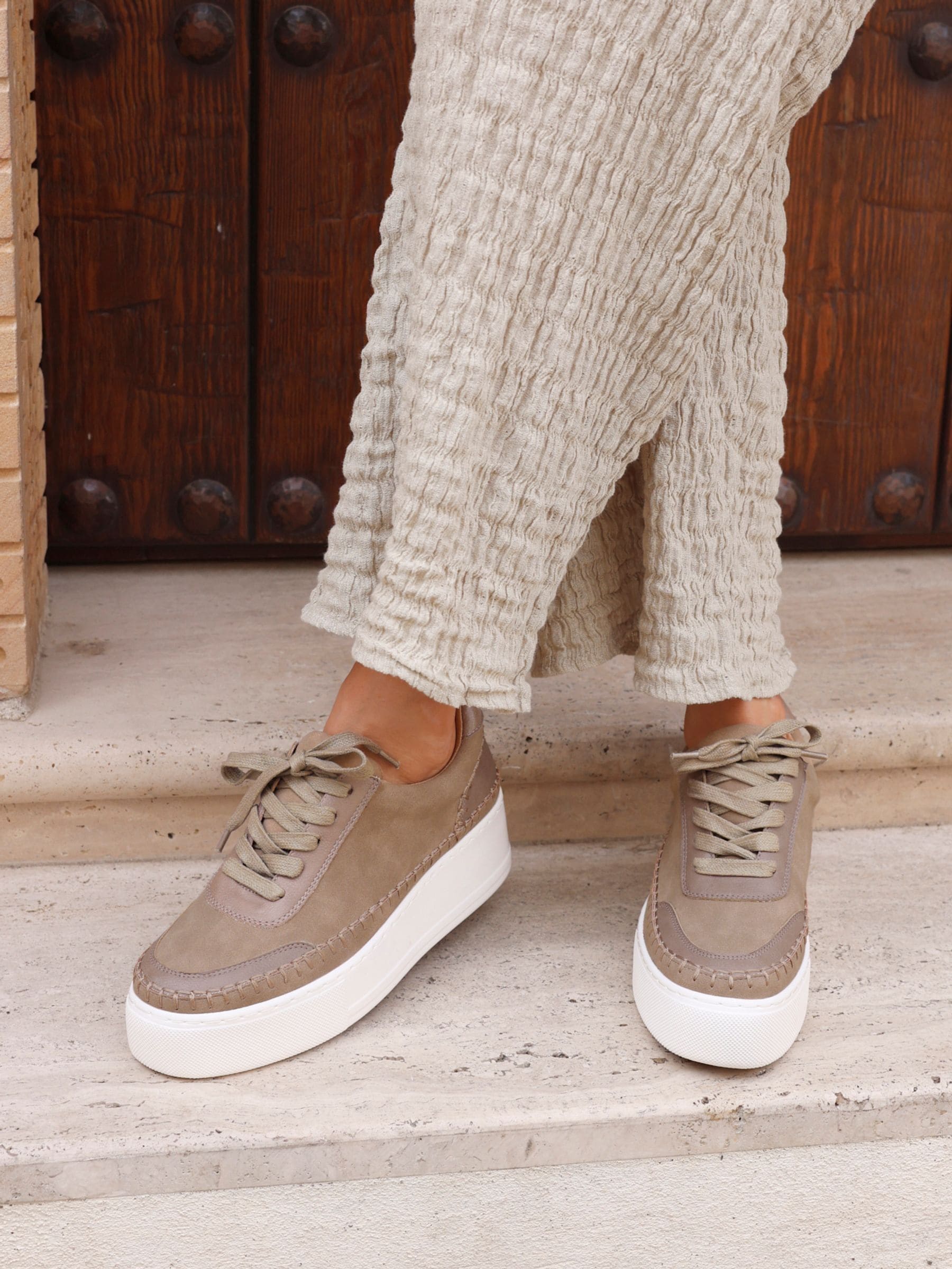 Bruin - Linzi - Harlem sneakers met plateauzool van imitatieleer