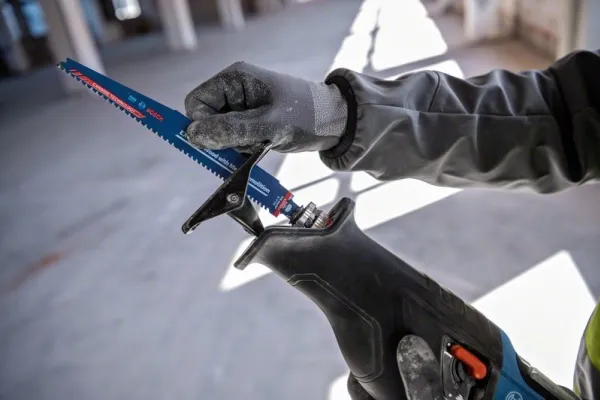 Bosch BAJONETSAV GSA 18V-28 SOLO L-BOXX - SOLO