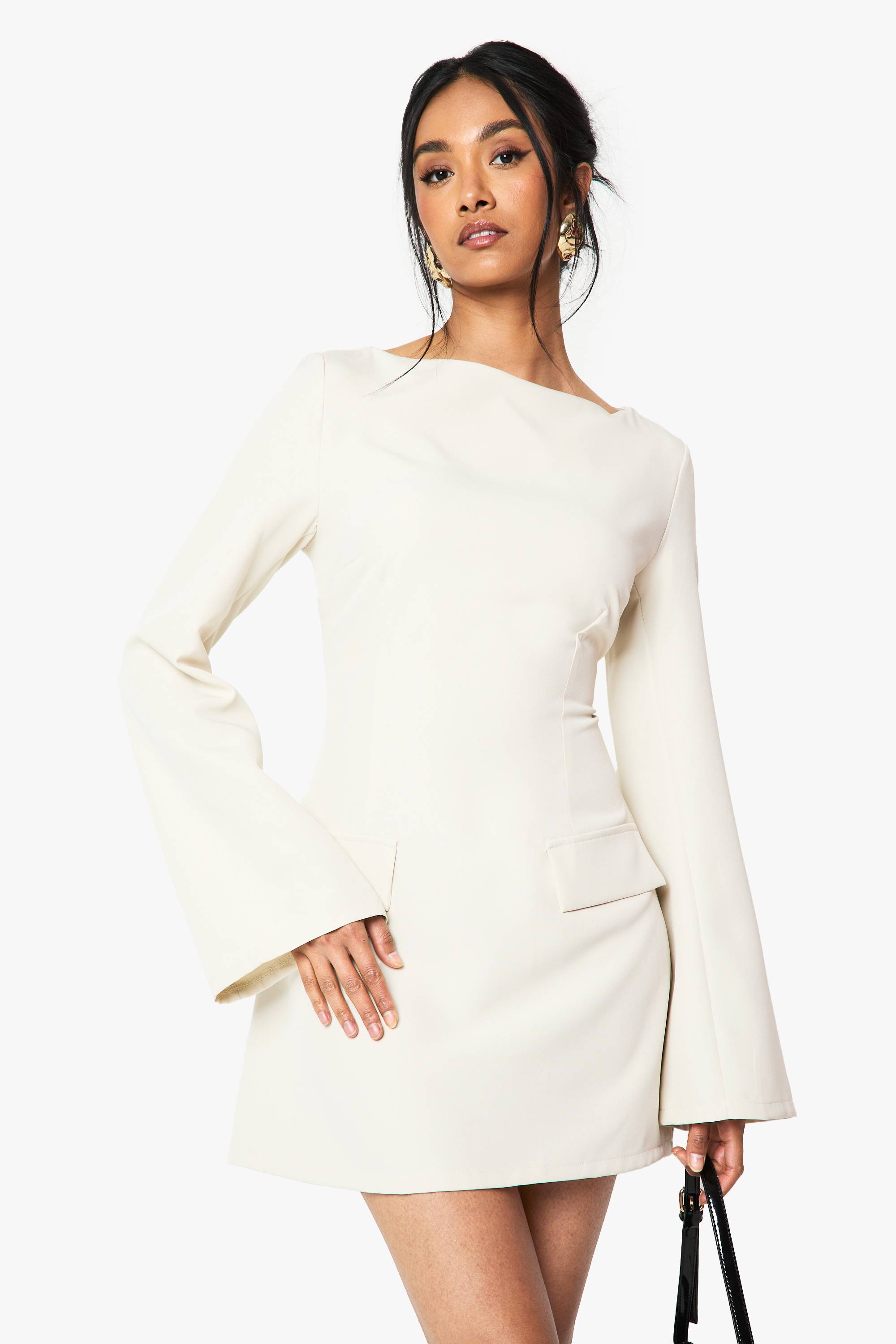 boohoo Robe Mini Ajustée À Manches Longues Et Encolure Bateau