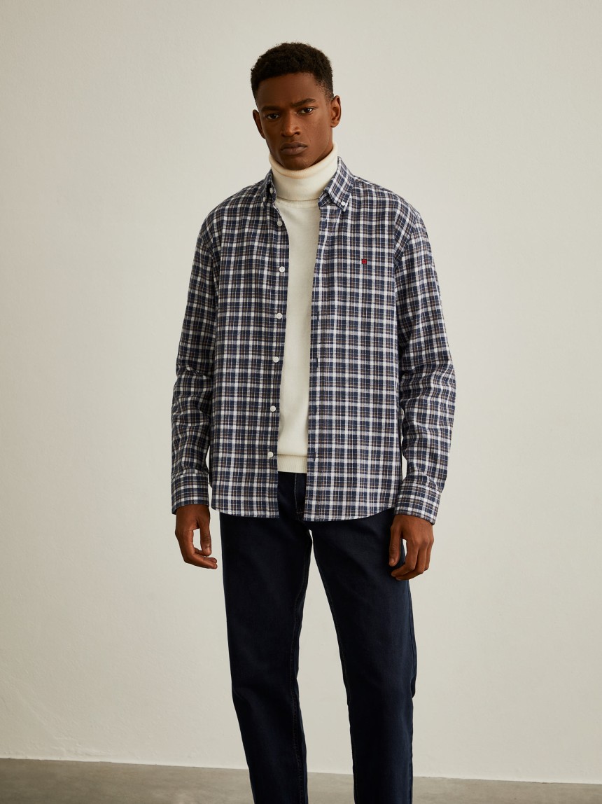 Camisa regular fit com padrão de xadrez