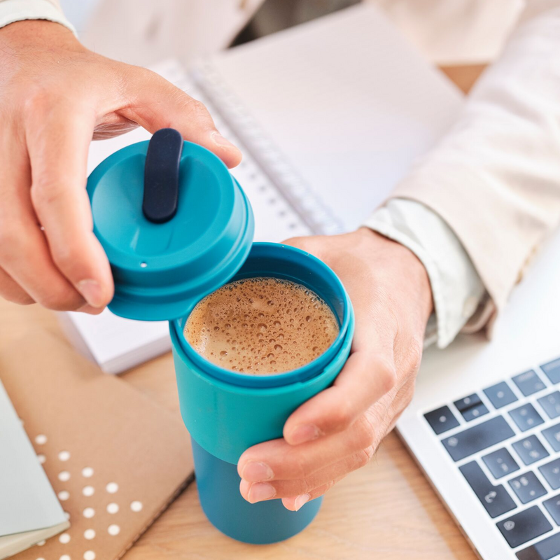 Eco+ Coffee To Go Mit dem Eco+ Coffee To-Go-Becher trägst du gleich zweimal was zur Umwelt bei!