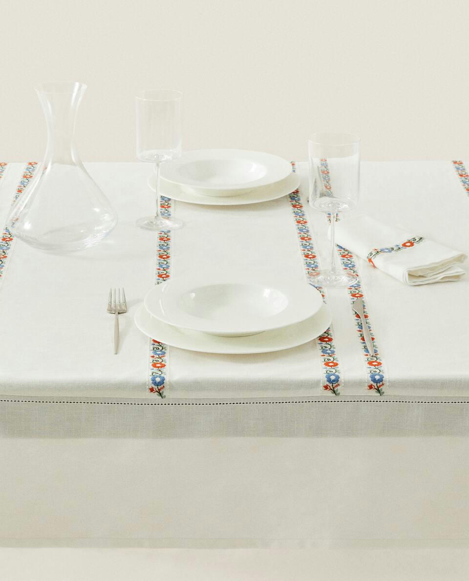 TOALHA DE MESA DE ALGODÃO BORDADA