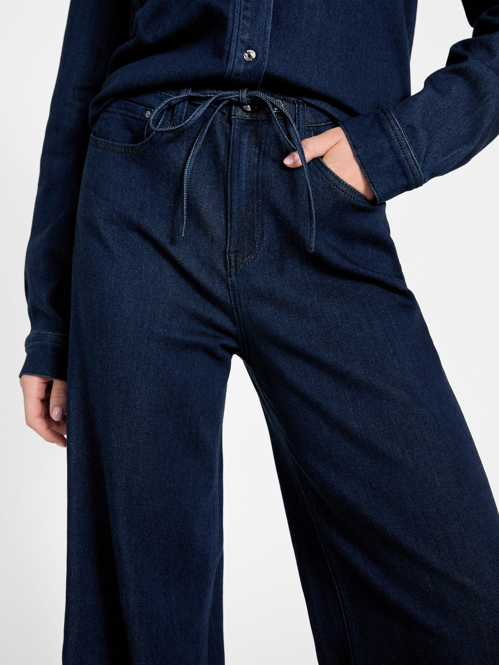 Calça jeans de liocel de perna larga