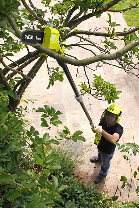 Elagueuse sur perche à batterie 18V Ryobi sans fil