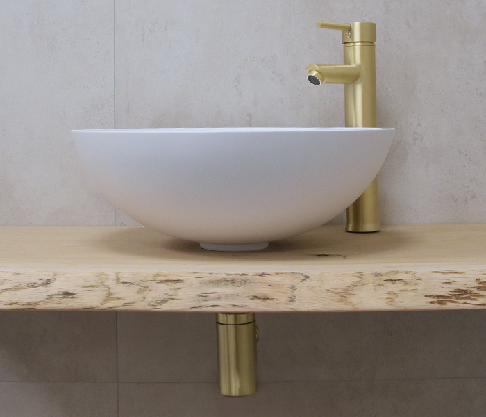 Saniclear New Stone wastafel set solid surface met goude kraan