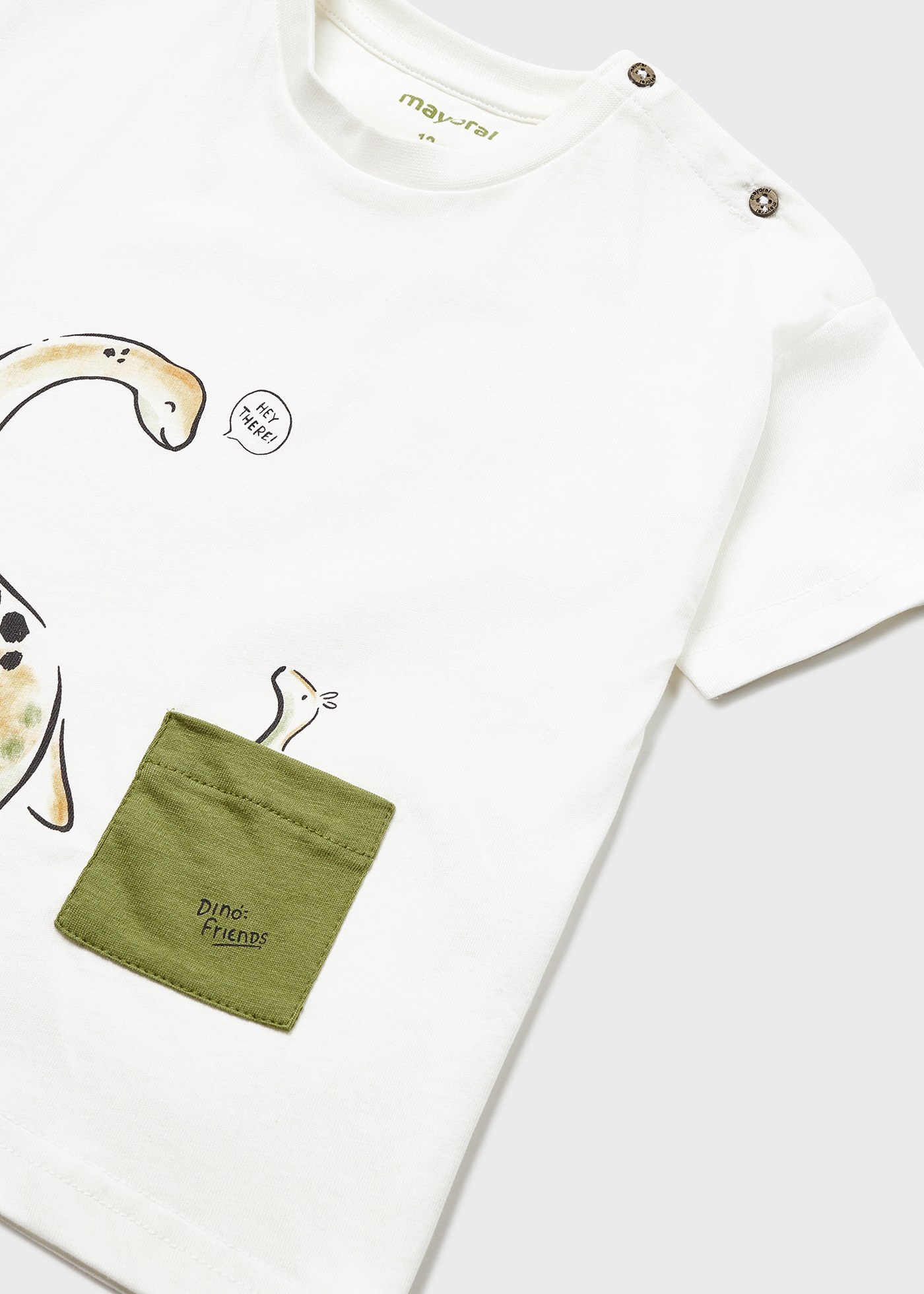 Camiseta infantil com estampa feita em algodão sustentável.