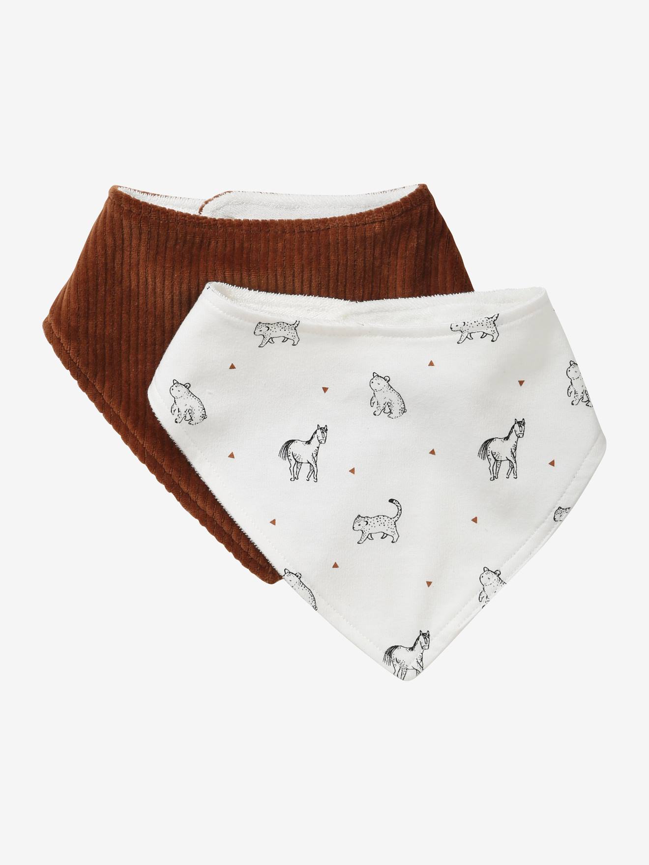 Pacote com 2 babadores bandana tamanho pequeno, modelo Nomad, cor marrom claro lisa.