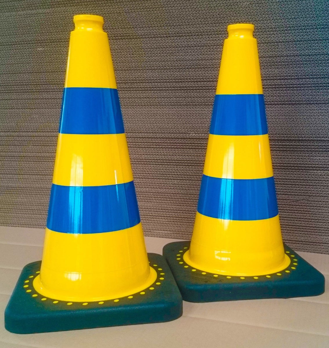UVV FLEX gele verkeerskegels 50 cm, stabiel, ca. 2,1 kg, felle, aantrekkelijke kleuren / zonder folie