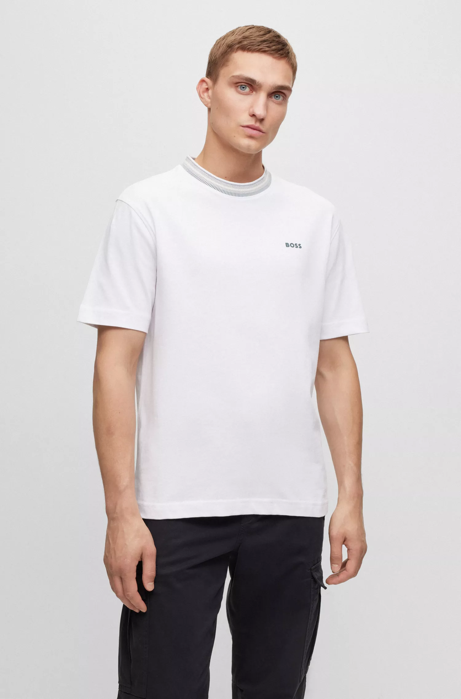 Camiseta BOSS laranja, modelagem relaxada, em algodão com estampa de logo em alta definição.