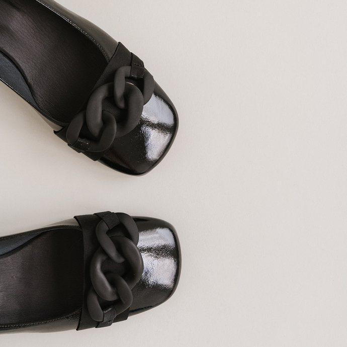 Ballerines à nœuds  en vernis plissé noir