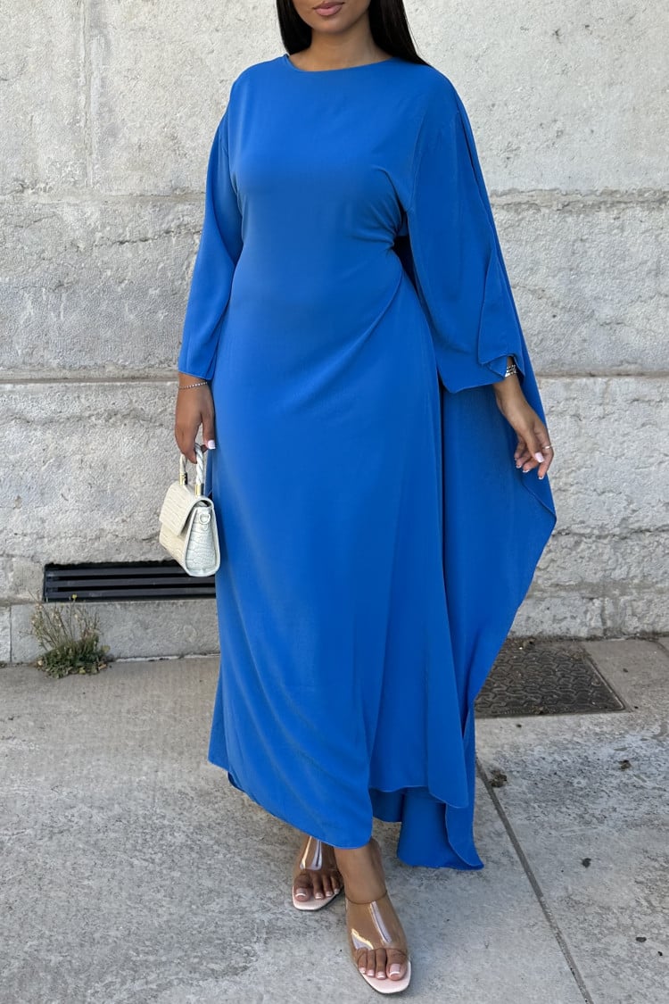 Robe bleu ceinturée à empiècement cape