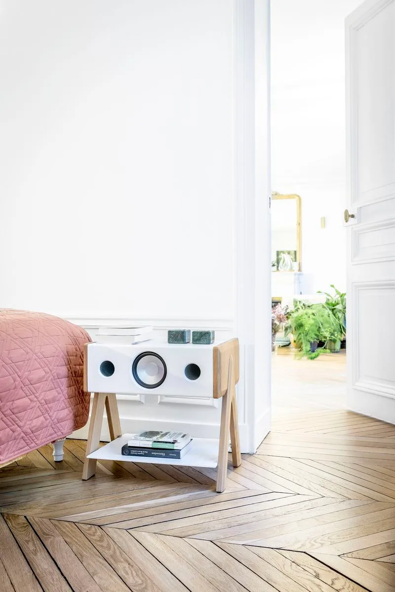 La Boîte Concept Cube Corian Séries Blanc et Chêne massif Enceintes connectées