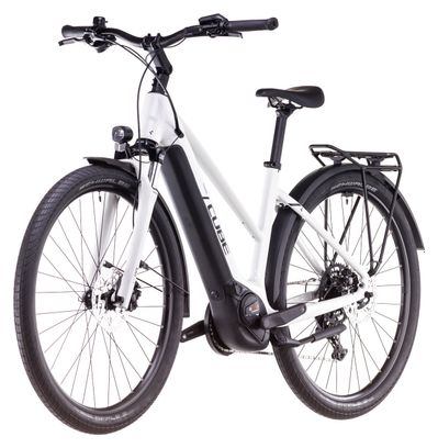 VTC Électrique Cube Touring Hybrid One 500 Trapeze Shimano Cues 9V 500 Wh 700 mm Blanc Cotton Gris 2025