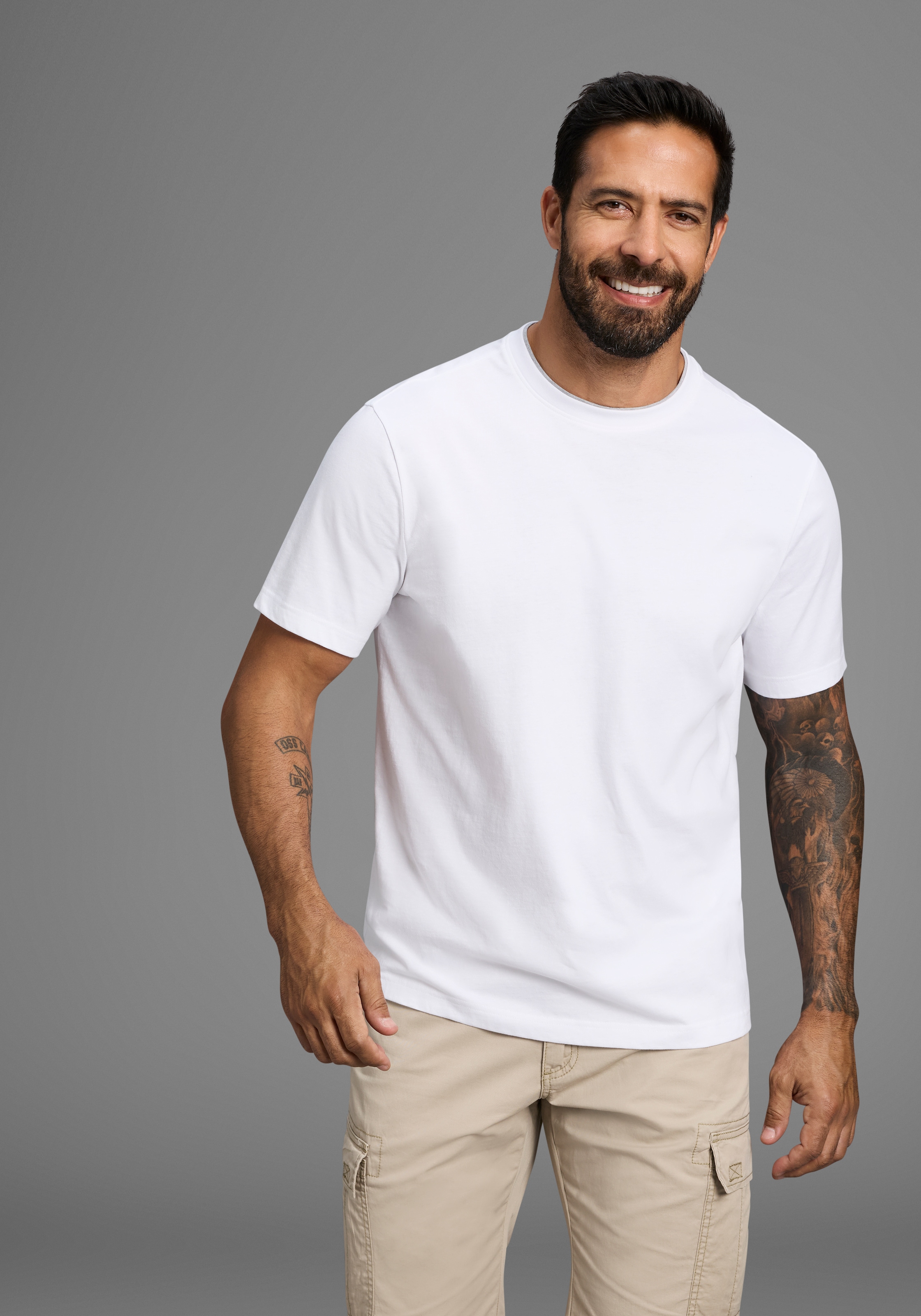 Man's World Rundhalsshirt »Neue Kollektion!«, mit kontrastfarbigen Einsatz am Halsausschnitt