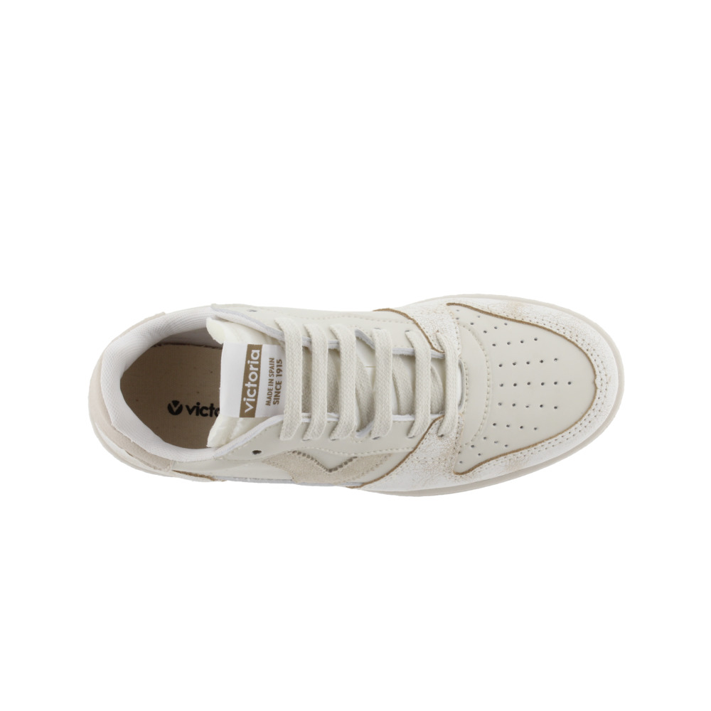 Botas de cano curto Victoria Madrid em couro sintético com detalhes em camurça em tom sobre tom.