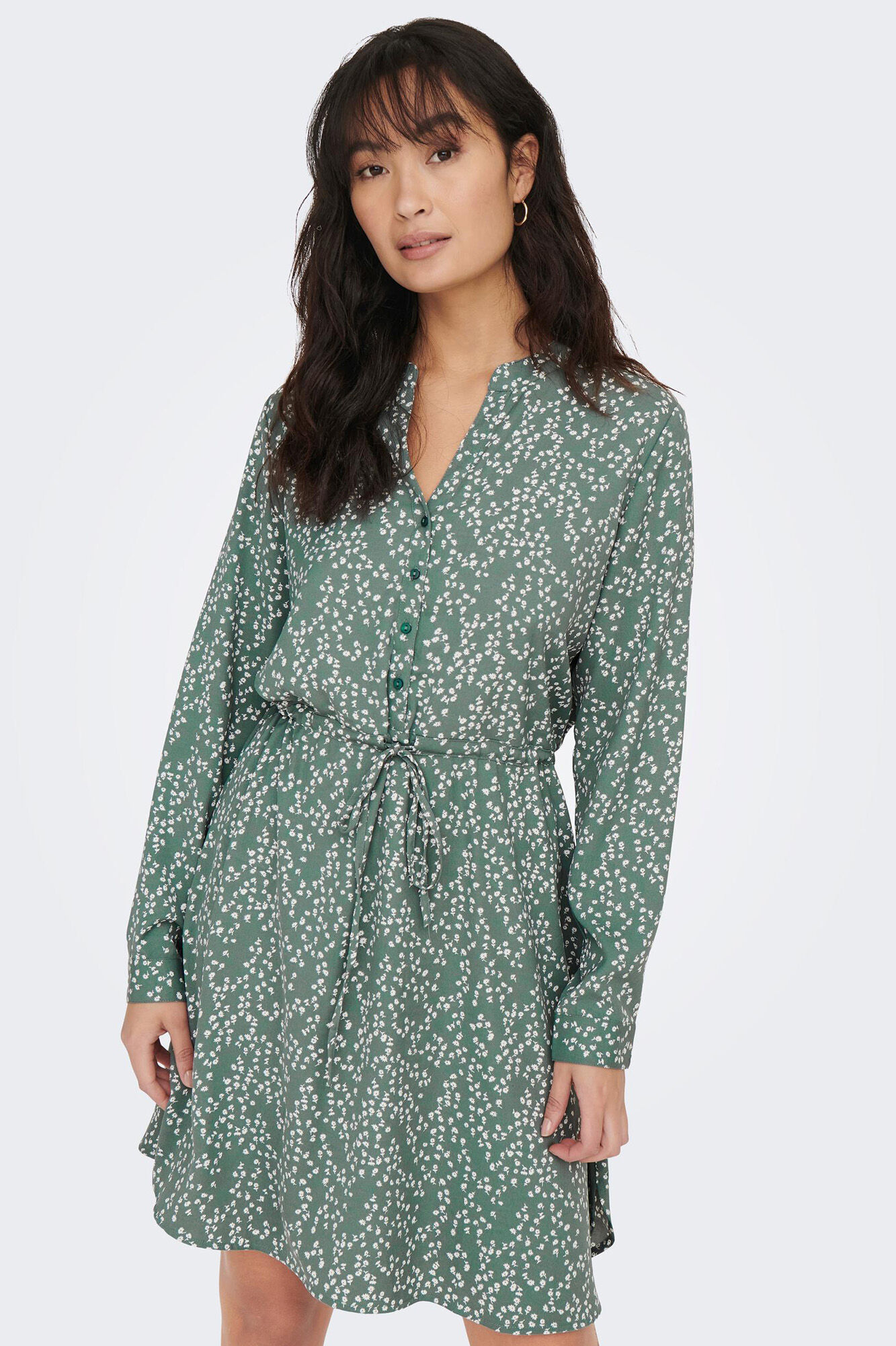 Vestido com botões frontais e decote em V