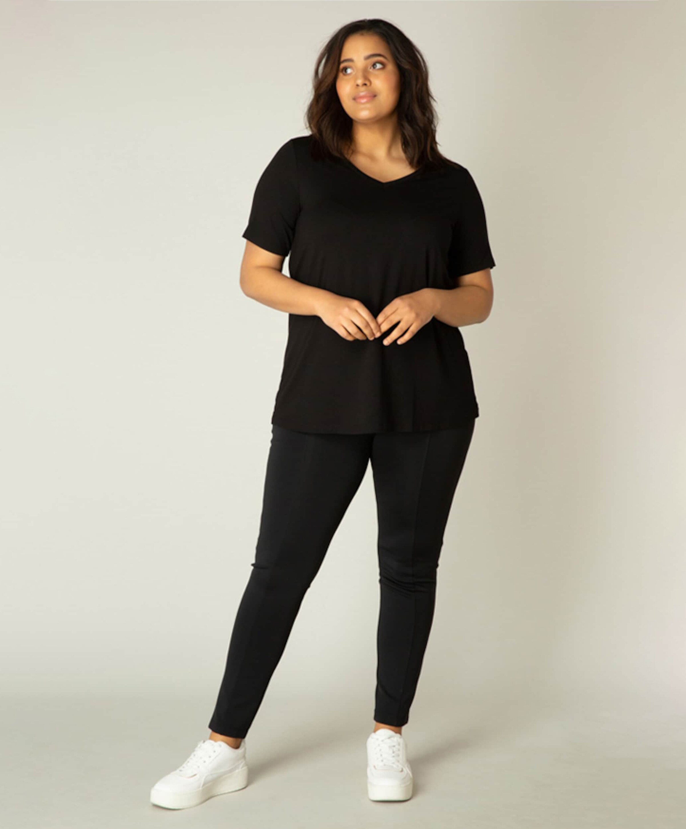 Base Level Curvy Dames T-shirt zwart