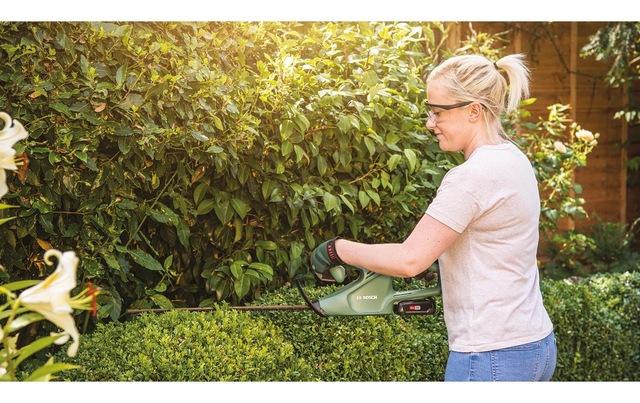 BOSCH Akku-Strauchschere »Bosch Akku-Heckenschere EasyHedgeCu« ()  Mit Akku/Ladegerät