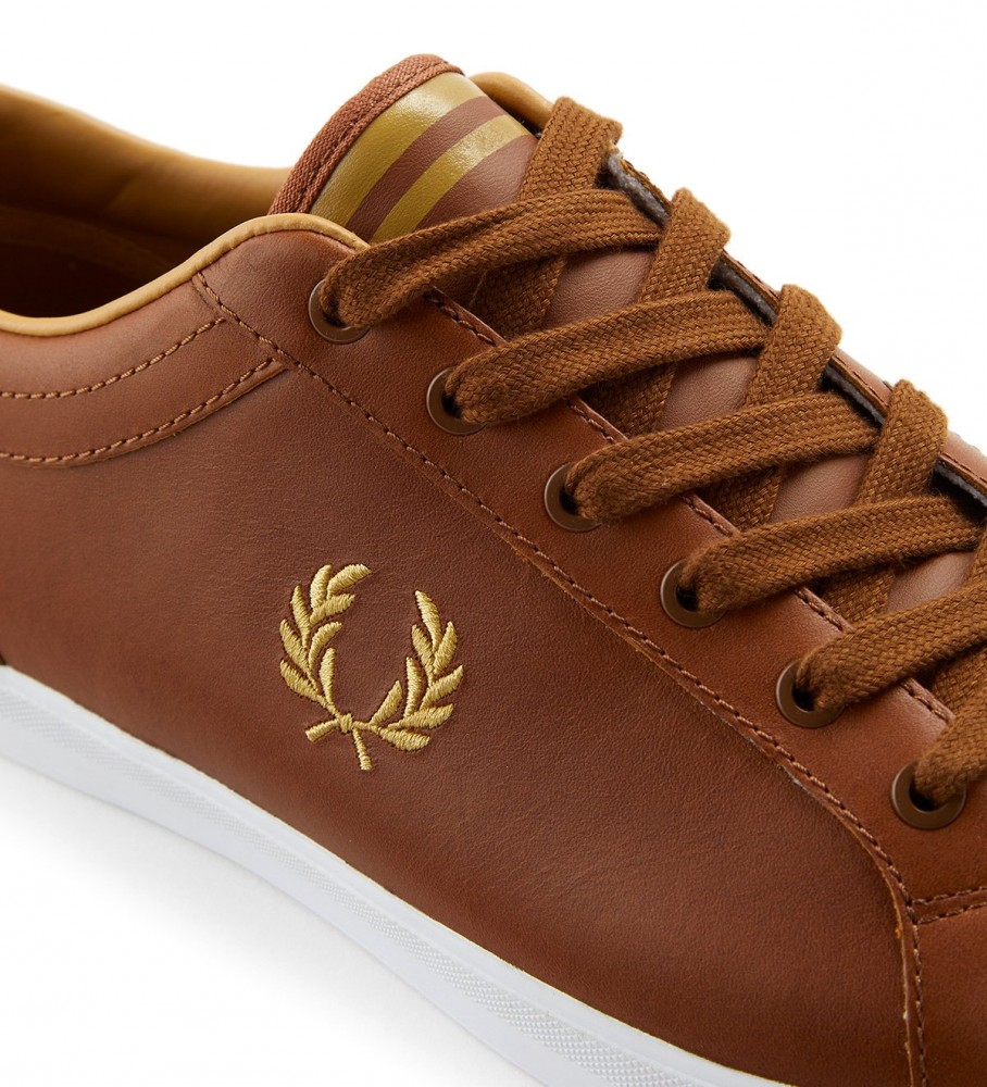 Tênis Fred Perry Baseline em couro marrom