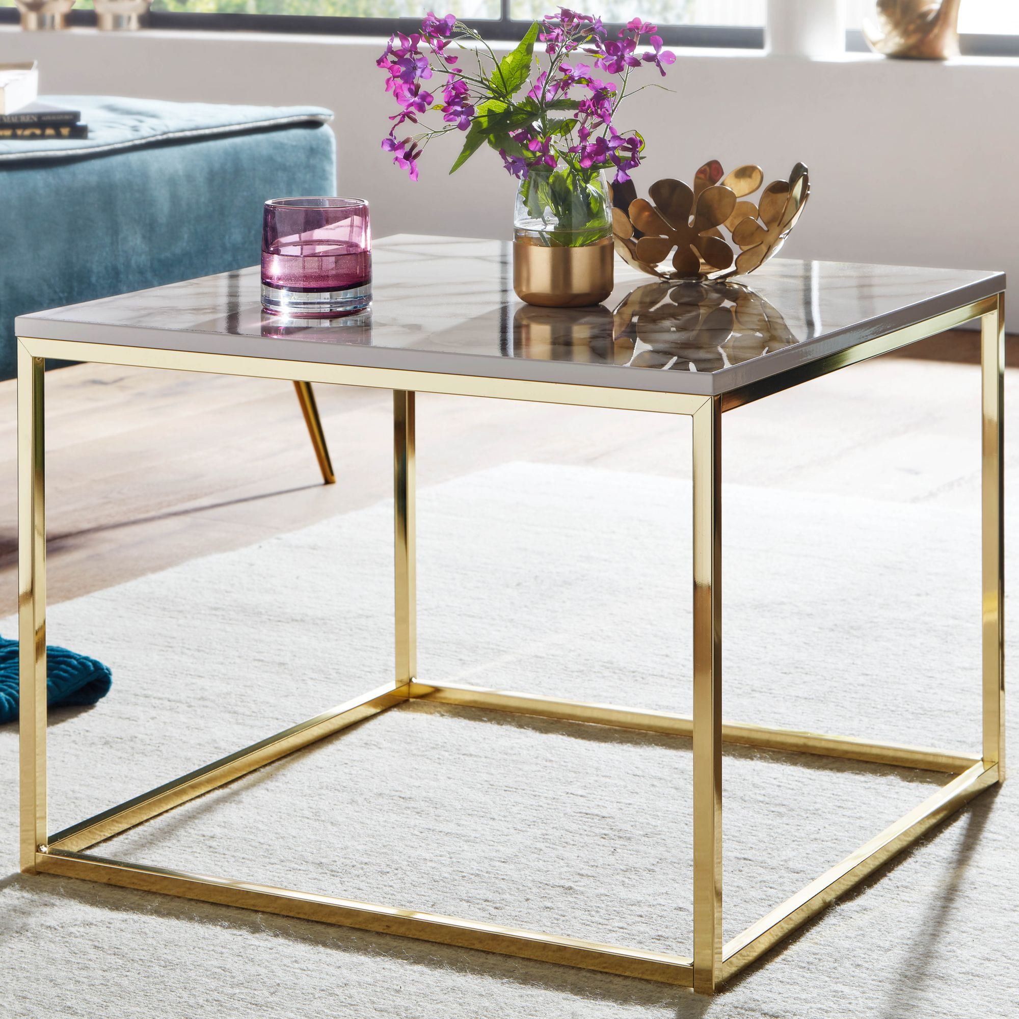KADIMA DESIGN Quadratischer Couchtisch: Marmor-Optik, Metallgestell, Industrial-Stil, pflegeleicht, verschiedene Farben.