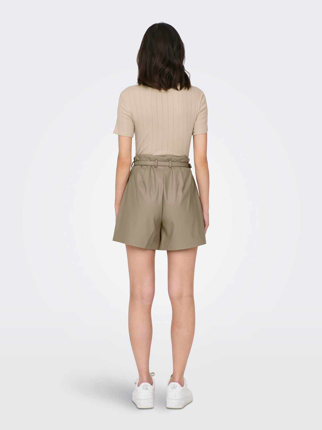 ONLHEIDI Mittlere Taille Normal geschnitten Shorts in Lederoptik Weathered Teak