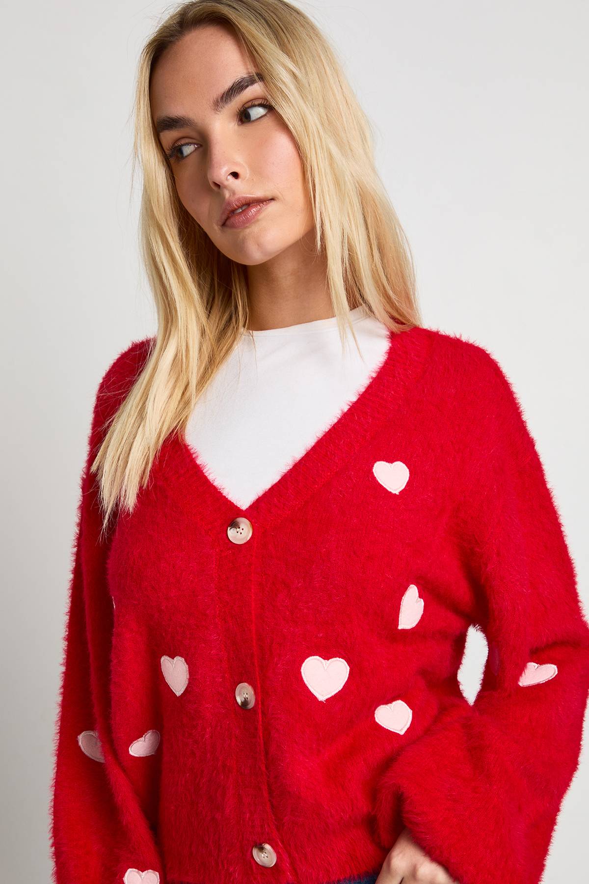 boohoo Cardigan tricoté oversize en maille moelleuse avec broderie en forme de cœur