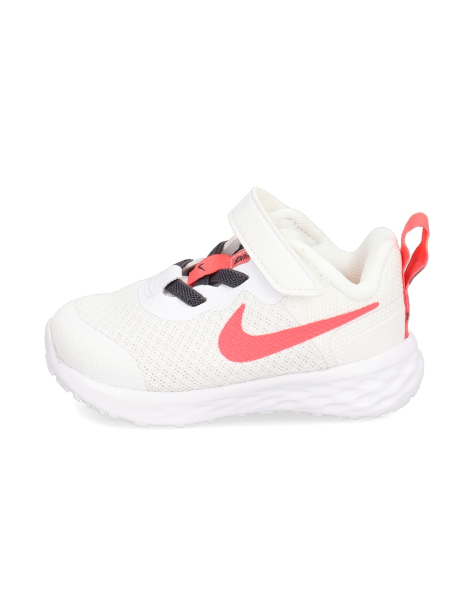 Nike Revolution 6
