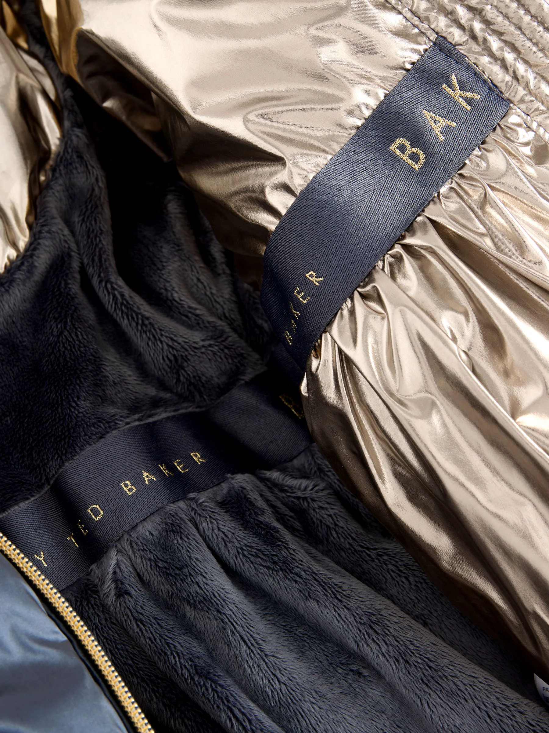 Marineblauw - Baker by Ted Baker Regenbestendige gewatteerde jas met geschulpte rand en afneembare tas