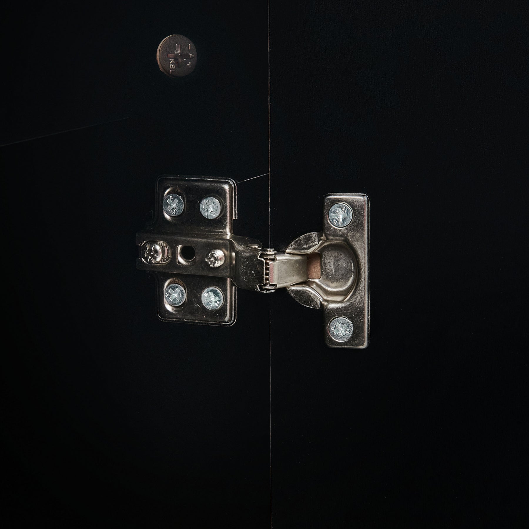 Beliani - ALASKA - Dressoir - Lichtbruin|Zwart - Hout
