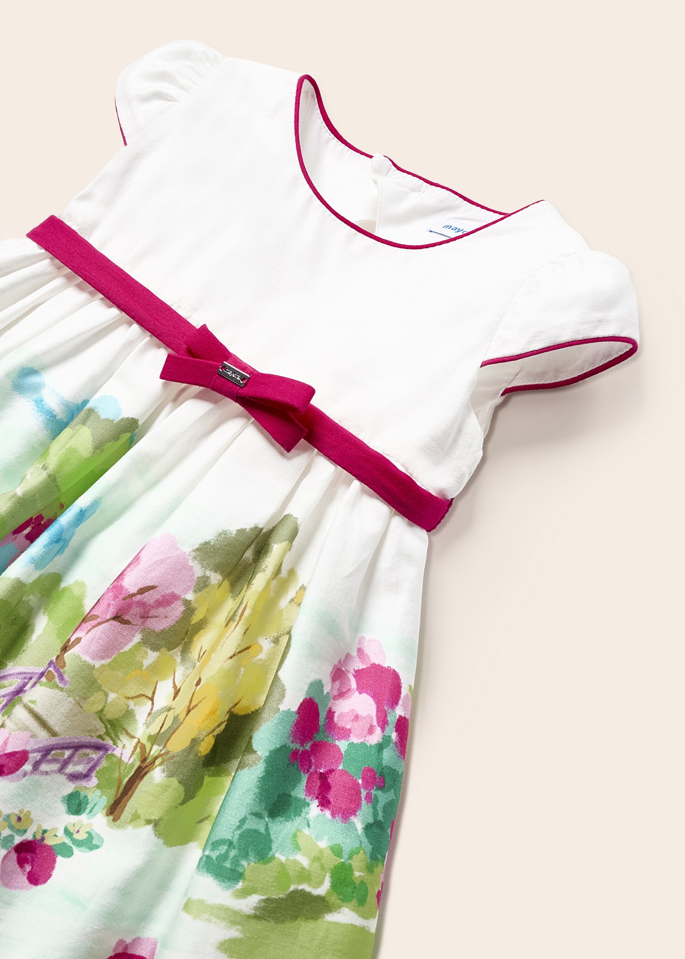 Vestido infantil com saia de algodão estampada
