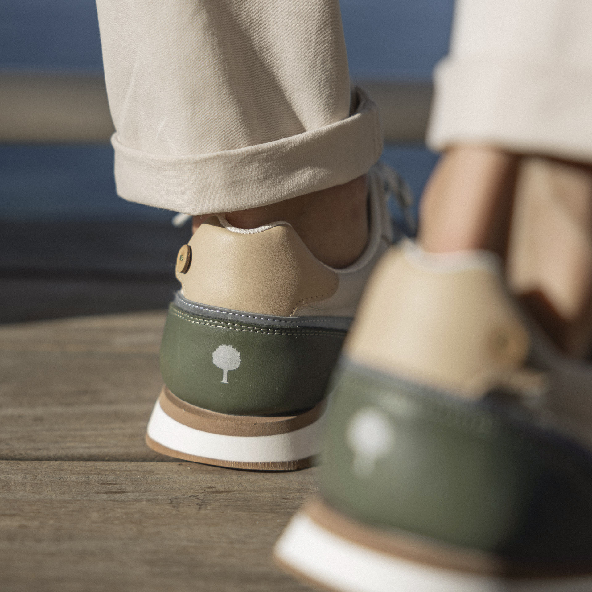 Runnings écrues & kaki polyester recyclé et suède - modèle elm