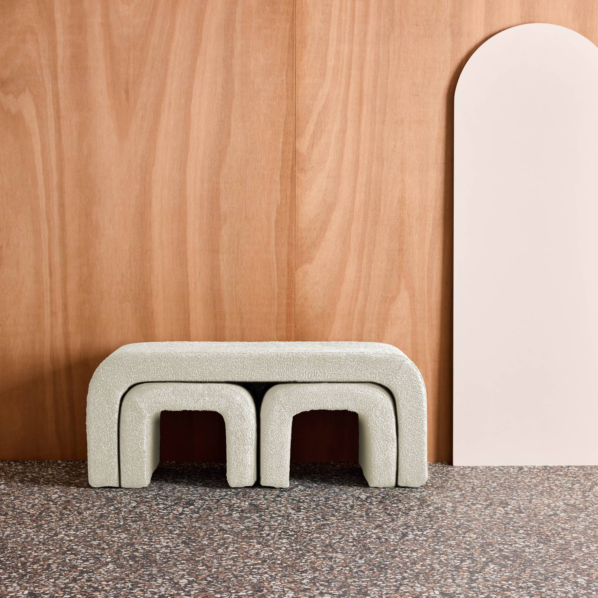 sweeek - Nestbank met krukjes bouclé