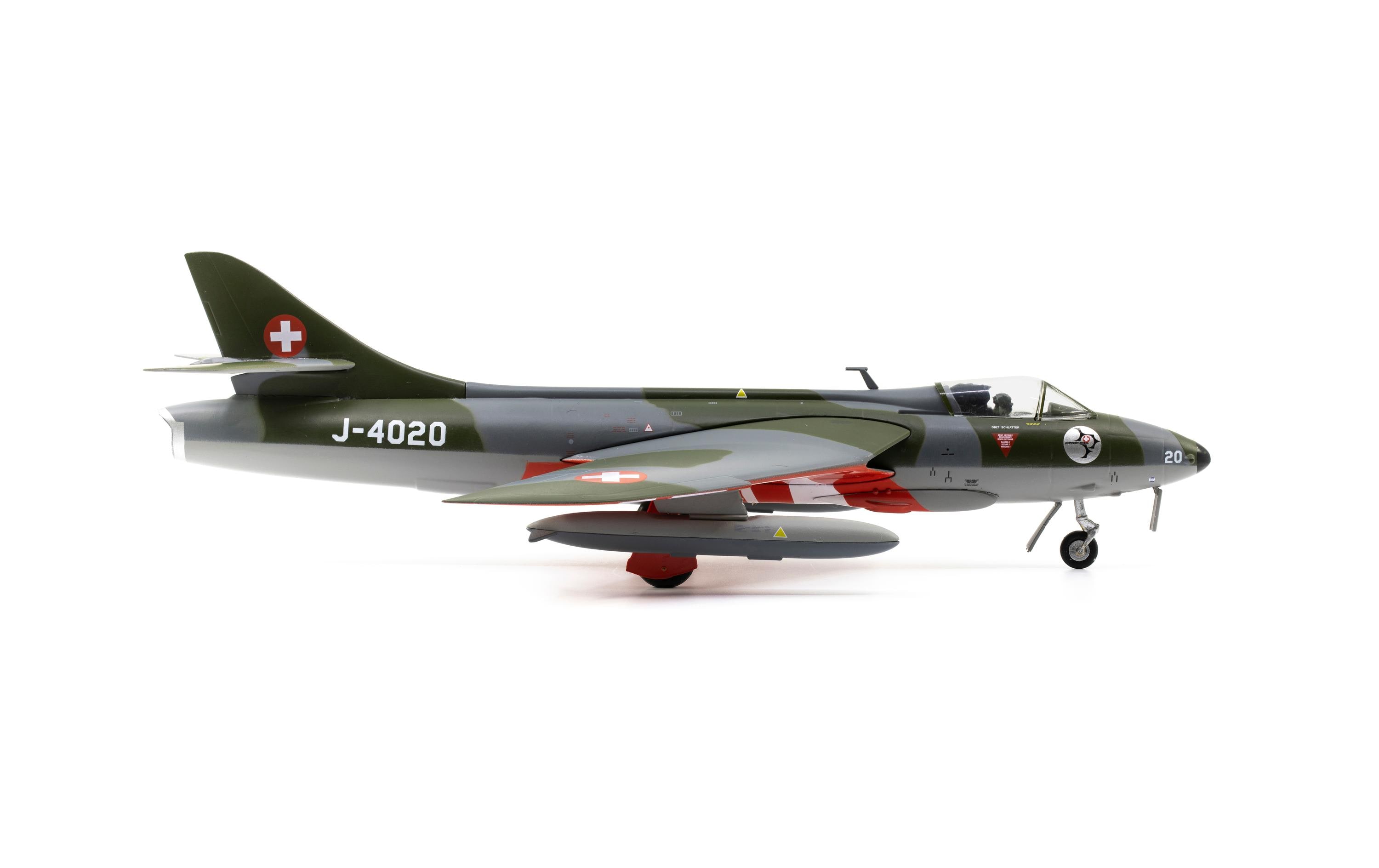 Hunter Mk58 J-4020 Patrouille Suisse 1:72Authentisches Modell der Patrouille Suisse Hunter