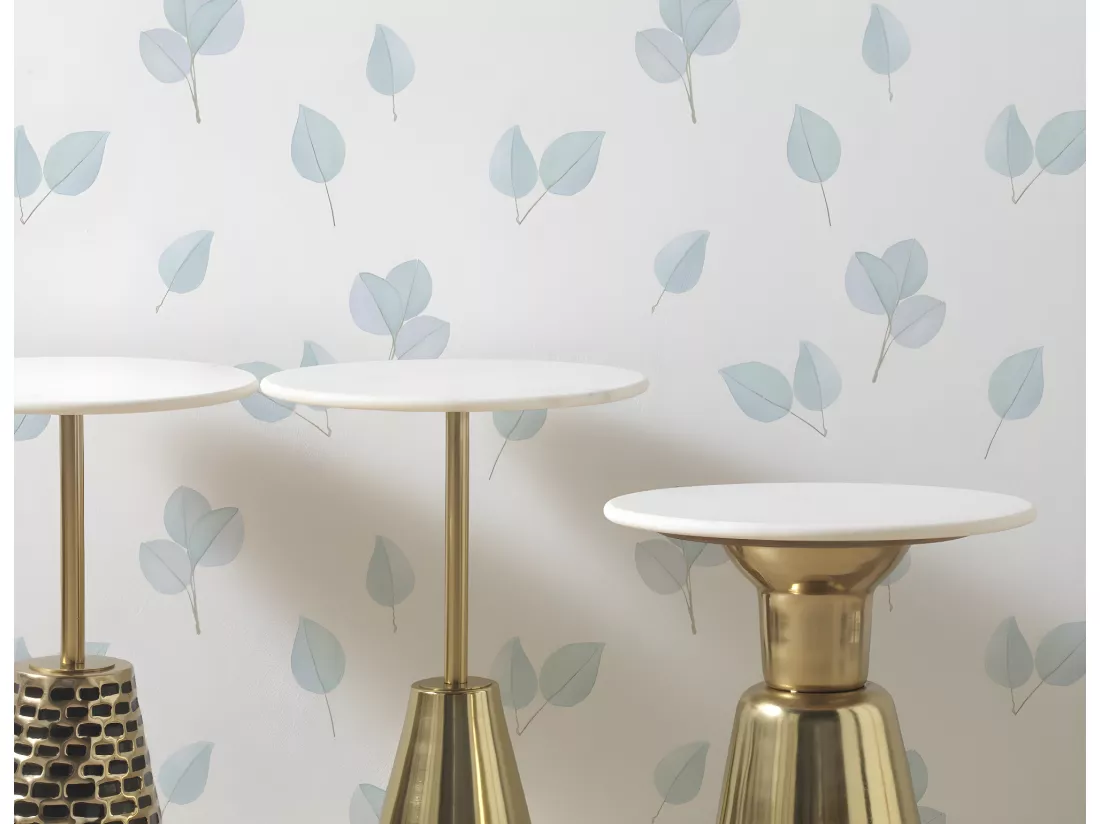 Table d'appoint avec base en métal doré et plateau en marbre blanc