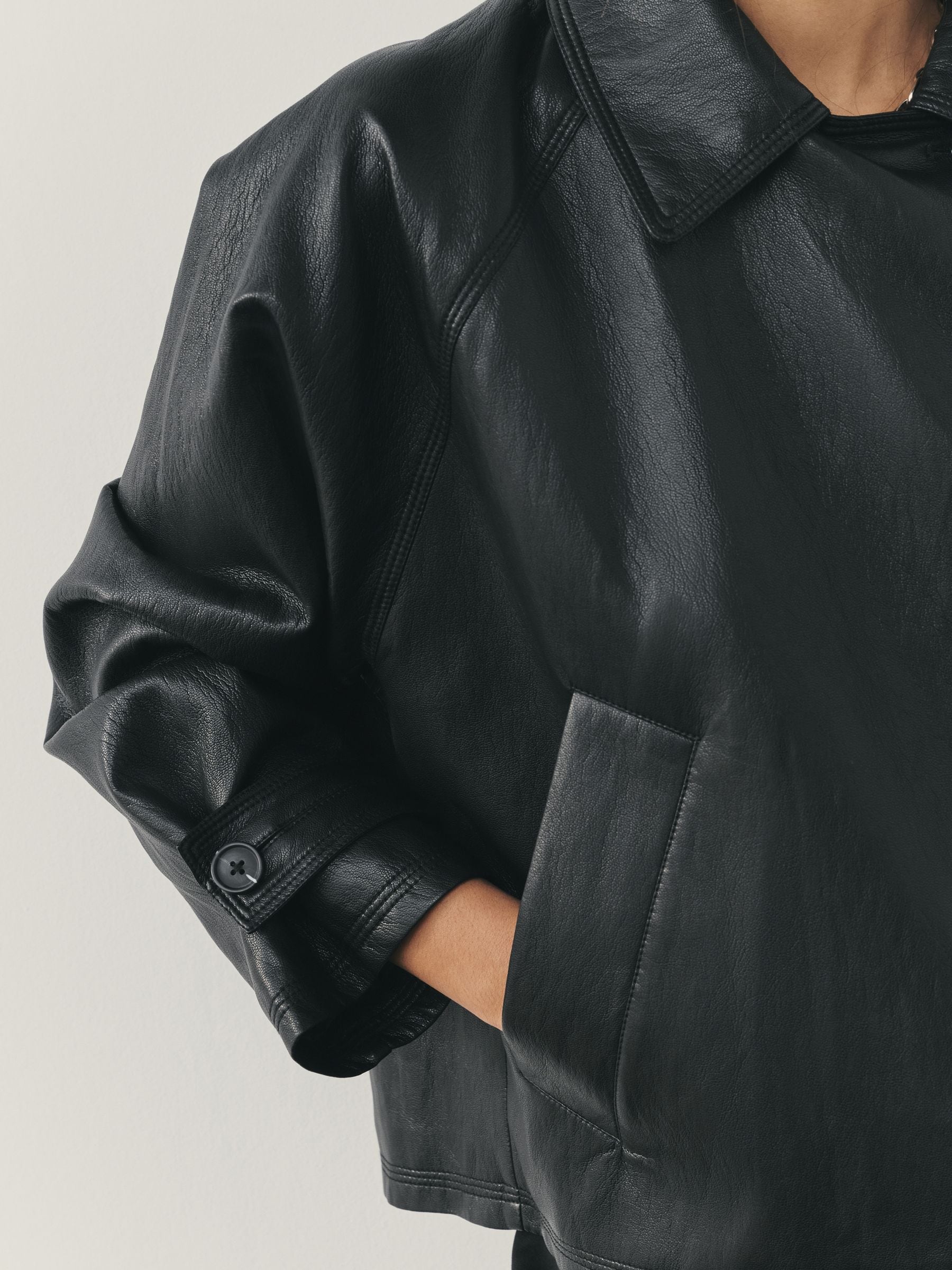 Zwart - Nothing Ordinary Faux Leather Short Trench Jacket
